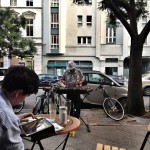 Man spelar instrument på Bergmannstrasse
